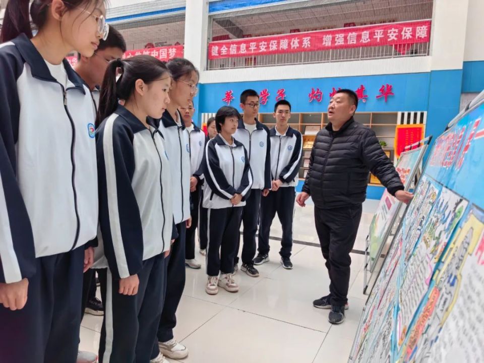 五家渠三中开展了以"增强国家安全意识,争当国家安全卫士"为主题的