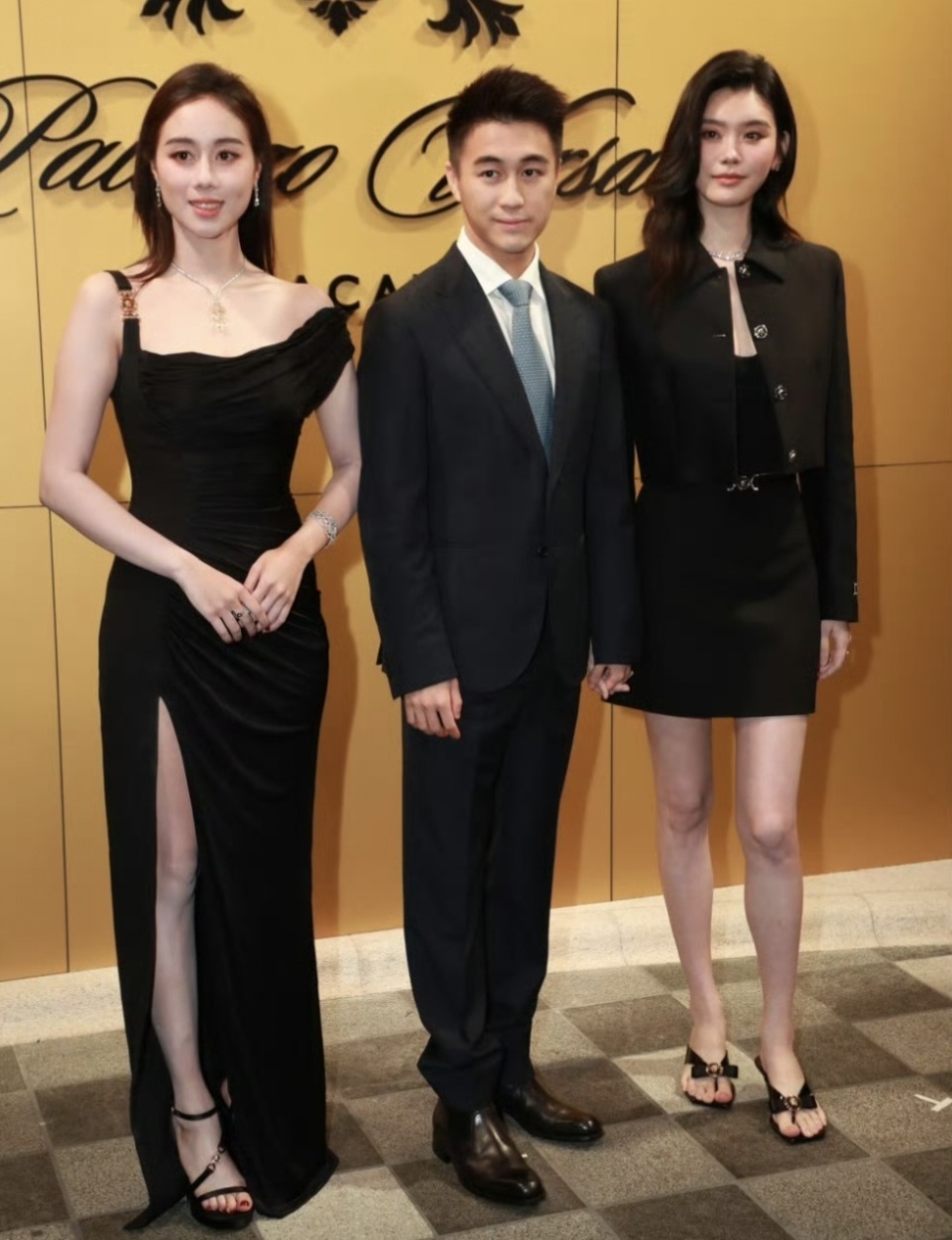 奚梦瑶出席赌王家族活动,四房合照稳坐c位,和何超莲同框引热议