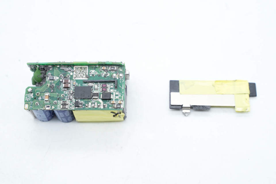 值不值得买?小米新款120w氮化镓小布丁充电器拆解