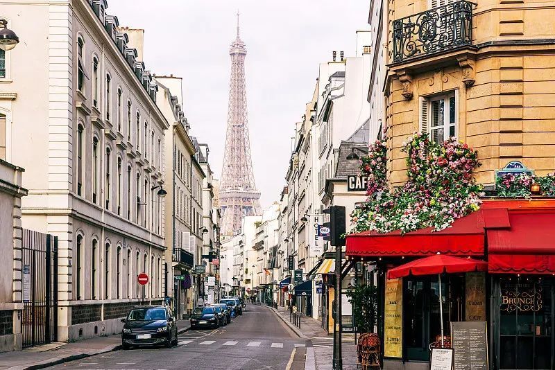 "王一博捡起掉落的国旗"冲上热搜,巴黎奥运会进一步引发关注!