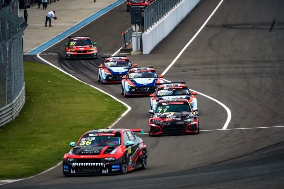 再现号召力与凝聚力 豪华阵容焕新启航同样属于326汽车运动车队的刘子