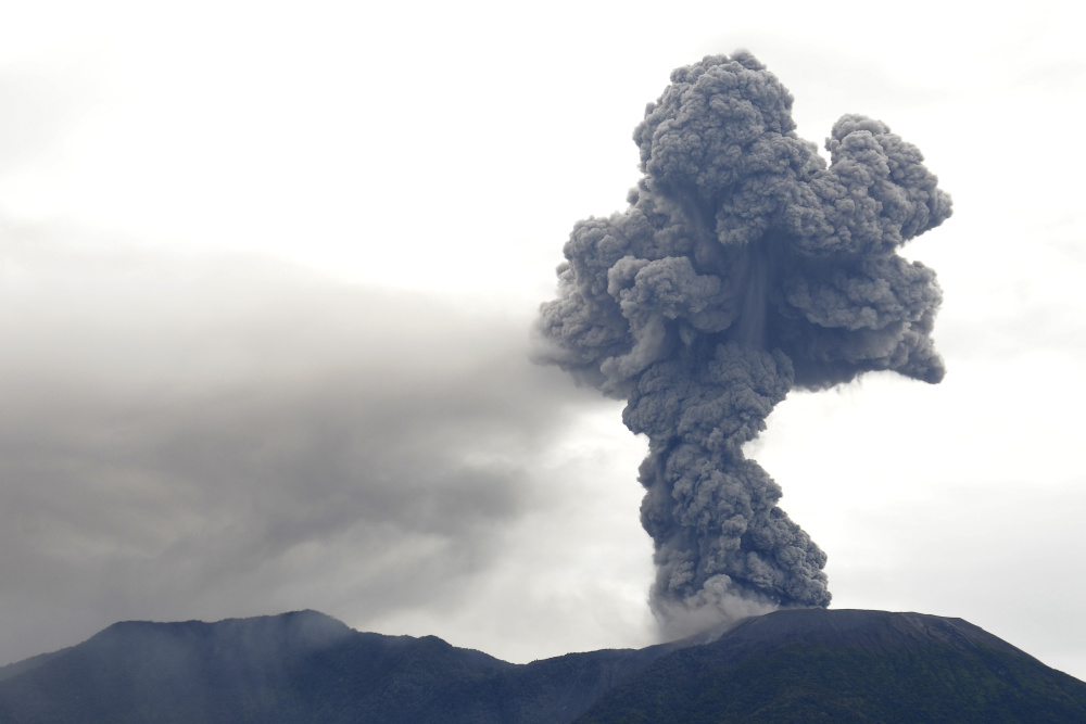 印尼火山爆发2019图片