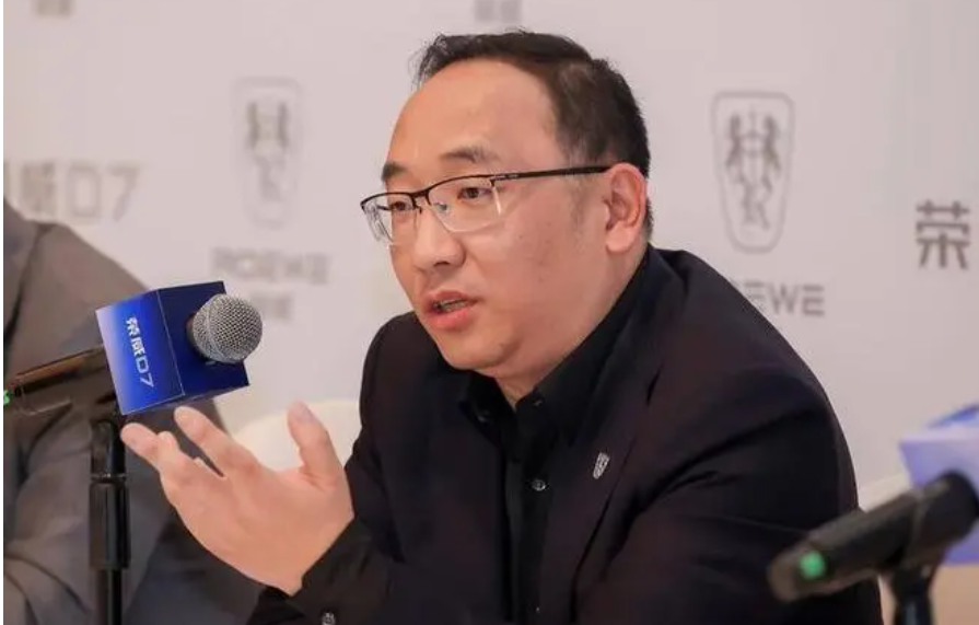 还有人说,正是凭借"嫡系"这个标签,吴冰才在年轻一代上汽集团高管中脱