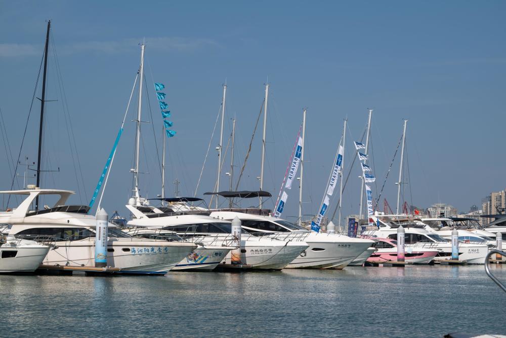 人民网记者 翁奇羽摄第四届消博会游艇展水上展区.