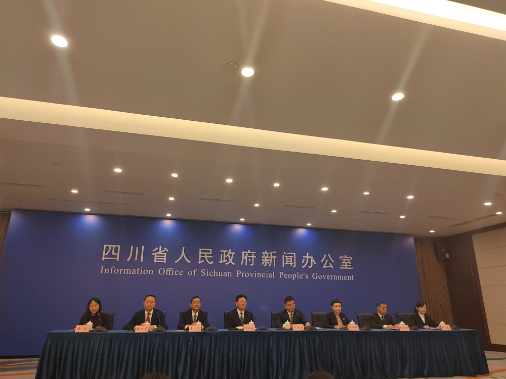 坚持“1234”总体思路 四川：到2027年遴选培养不少于100名“经纬人才”_腾讯新闻