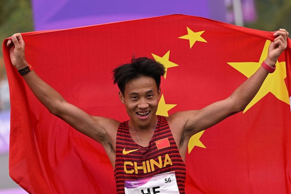 深一度｜我就是要再快一点！何杰，中国马拉松“破壁人”_腾讯新闻