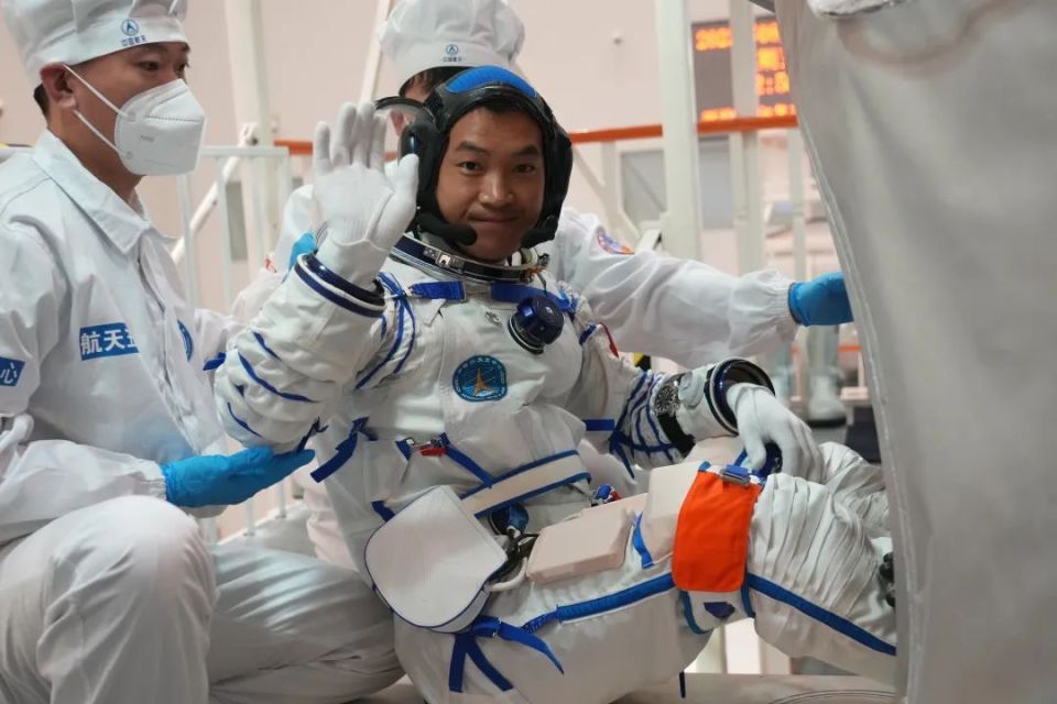 中国军号独家为您讲述 神十八航天员逐梦飞天的故事