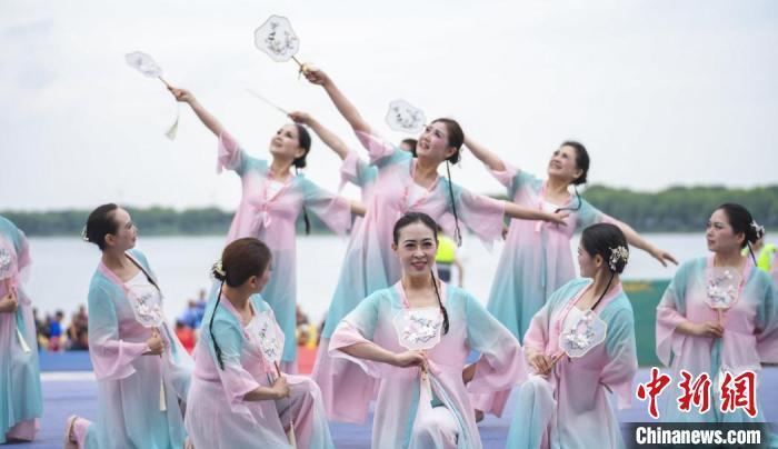 浙江嘉善:龙舟逐浪长三角 端午文化展新姿