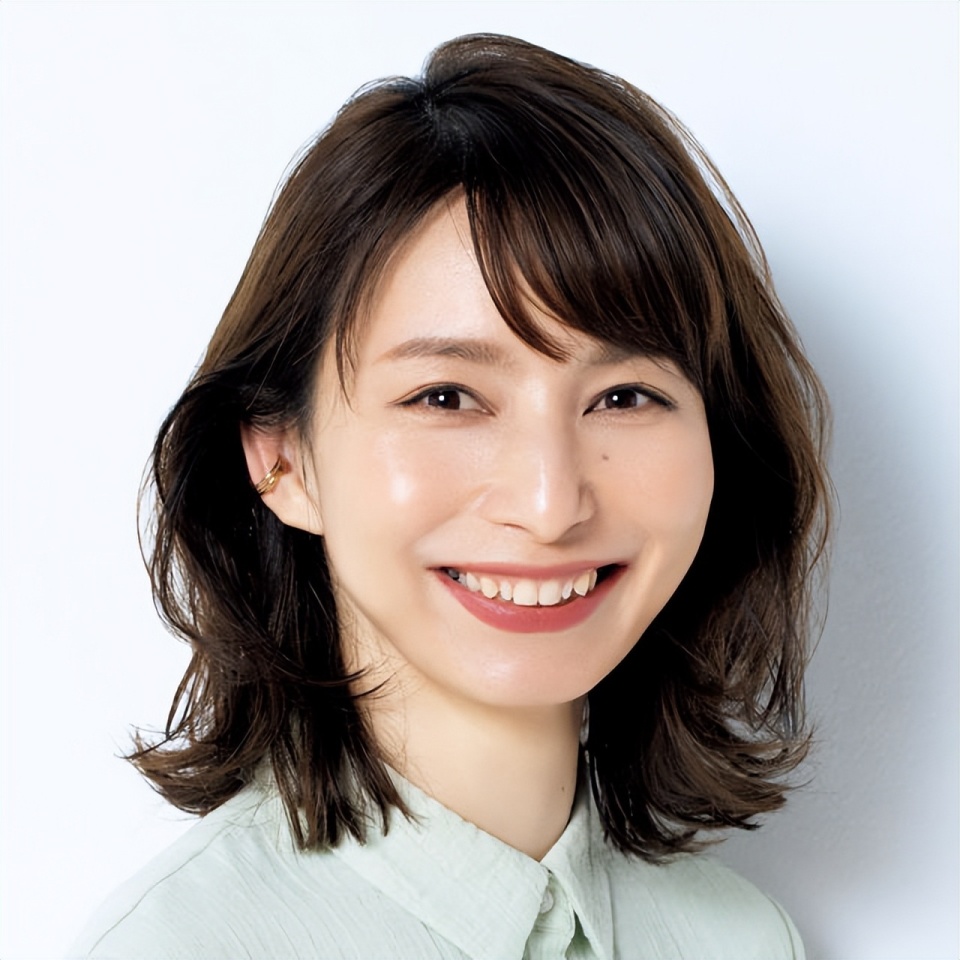 40岁女人的发型应以得体为主,这9款妈妈"中长烫",你一定喜欢