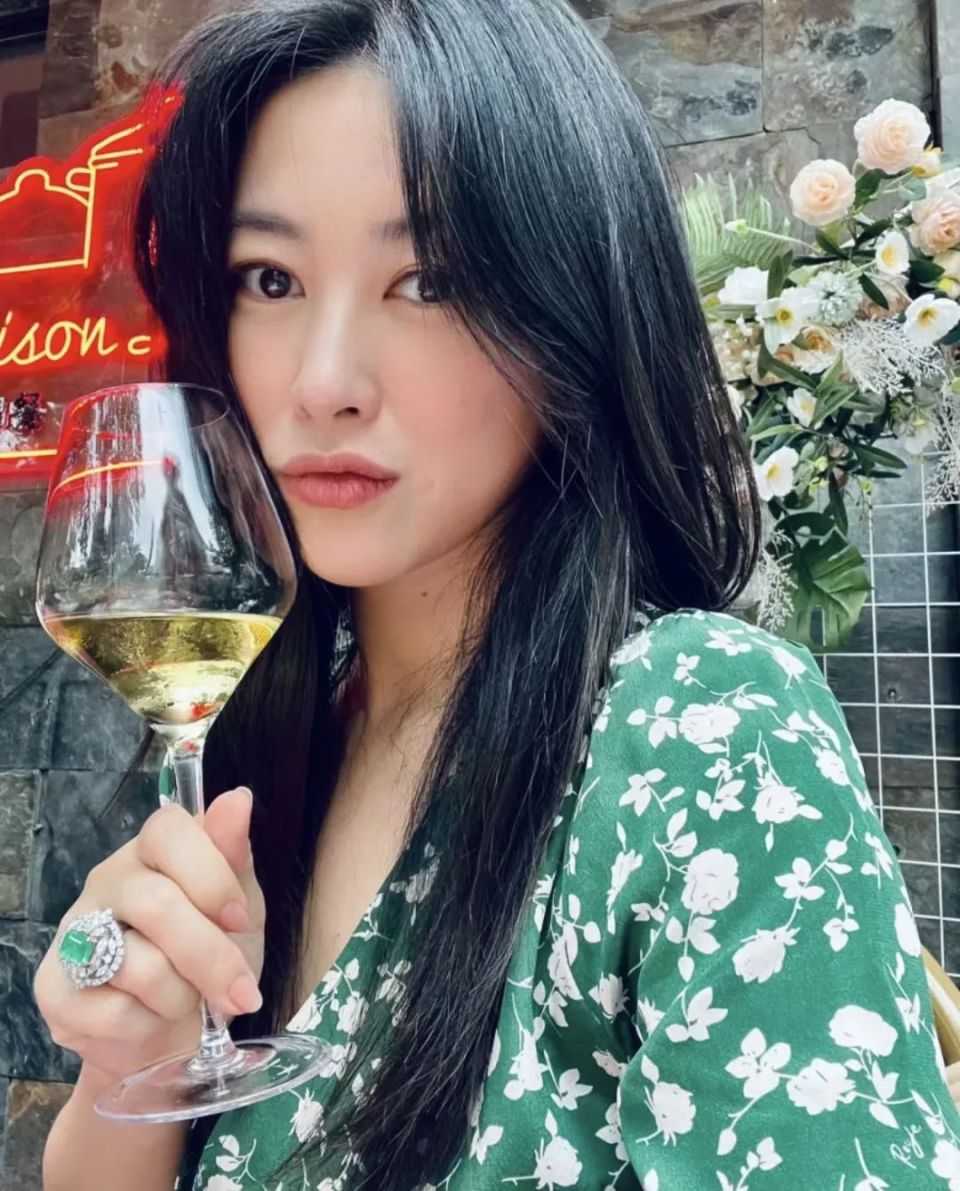 逛完朱珠的二手市场,才发现真正的高级感都是「作」出来的