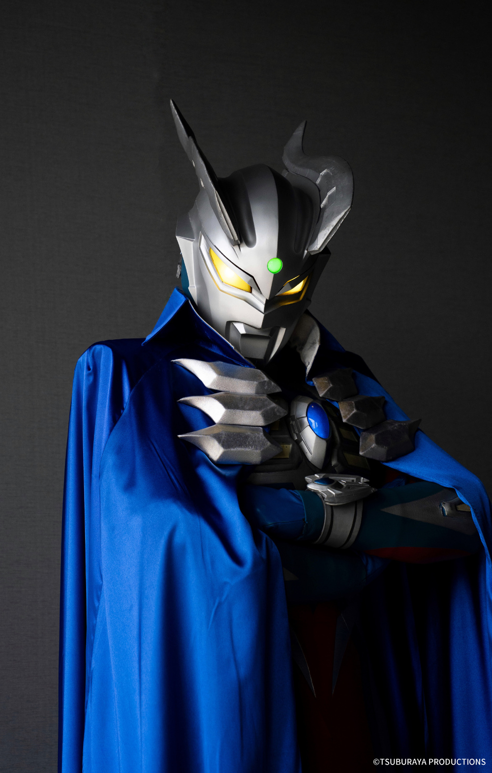 赛罗奥特曼披风形态官方皮套写真 假面骑士build:这姿势很眼熟_腾讯