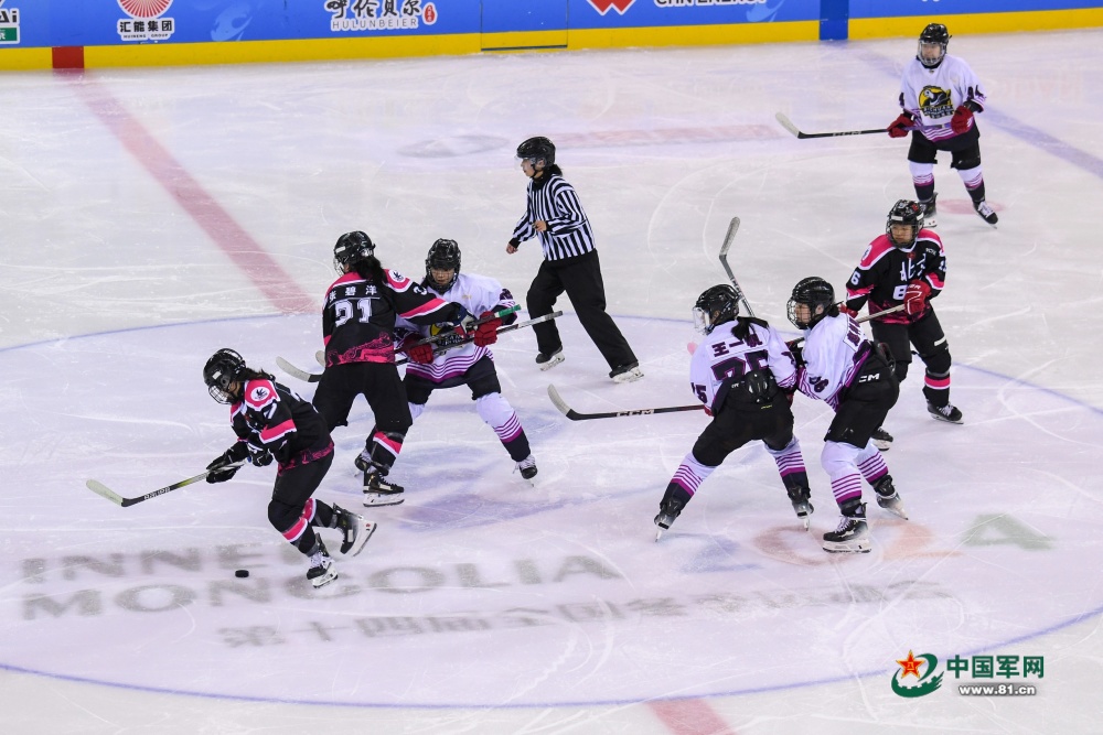 北京青年女子冰球队获得十四冬冰球青年组比赛冠军