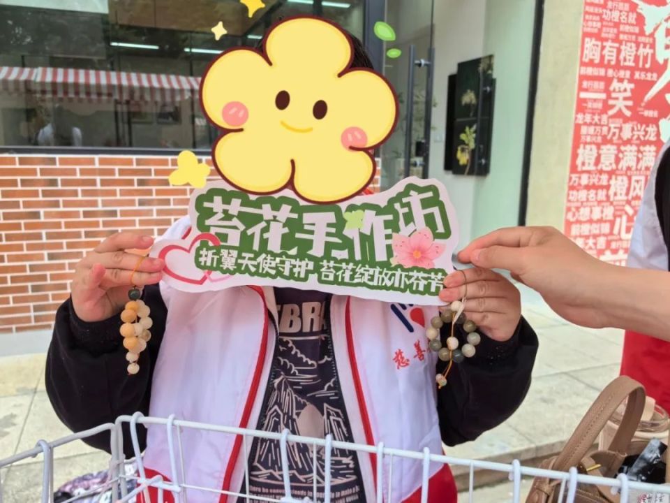 在奉浦街道,迎来"苔花"的绽放