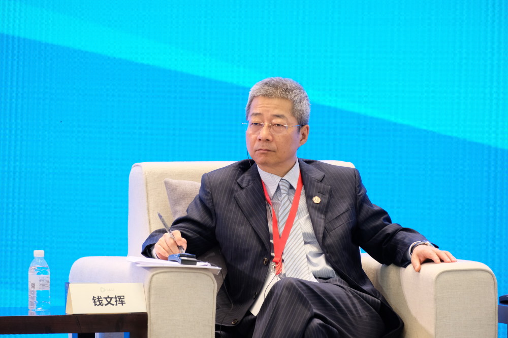 农发行董事长钱文挥:聚焦五大重点领域加大绿色金融支持力度_腾讯新闻