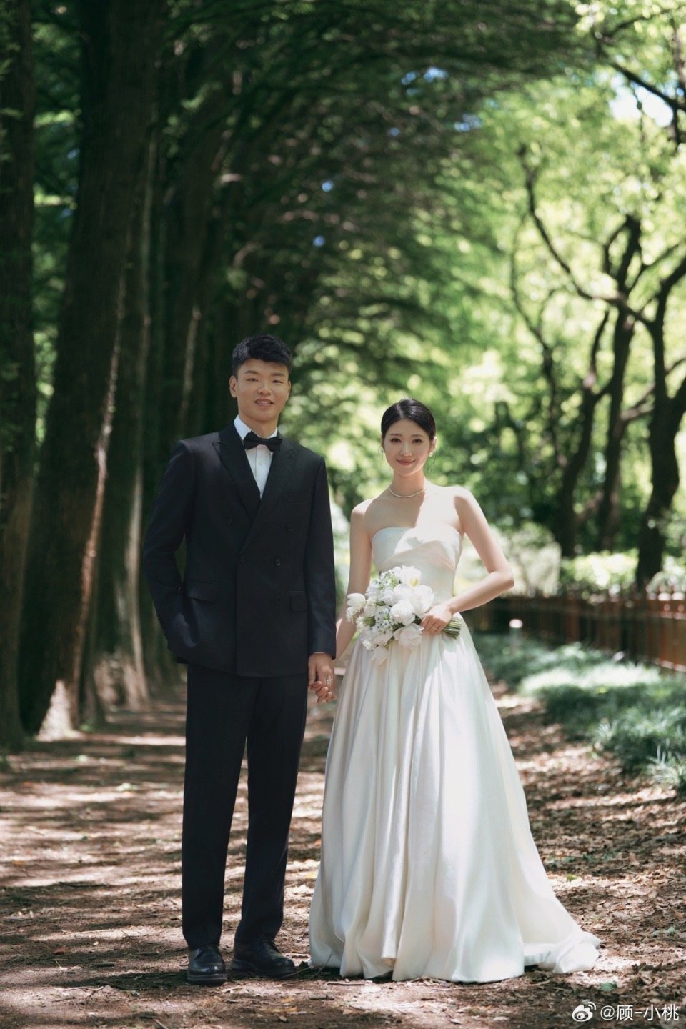 国羽奥运冠军晒婚纱照,29岁喜迎事业爱情双丰收