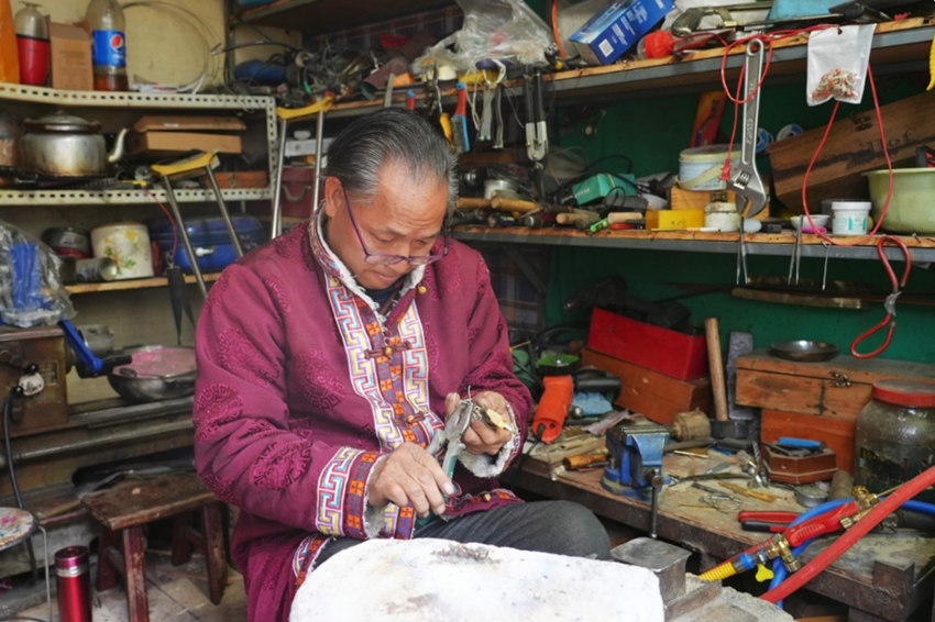 川甘青最后的藏锁匠人