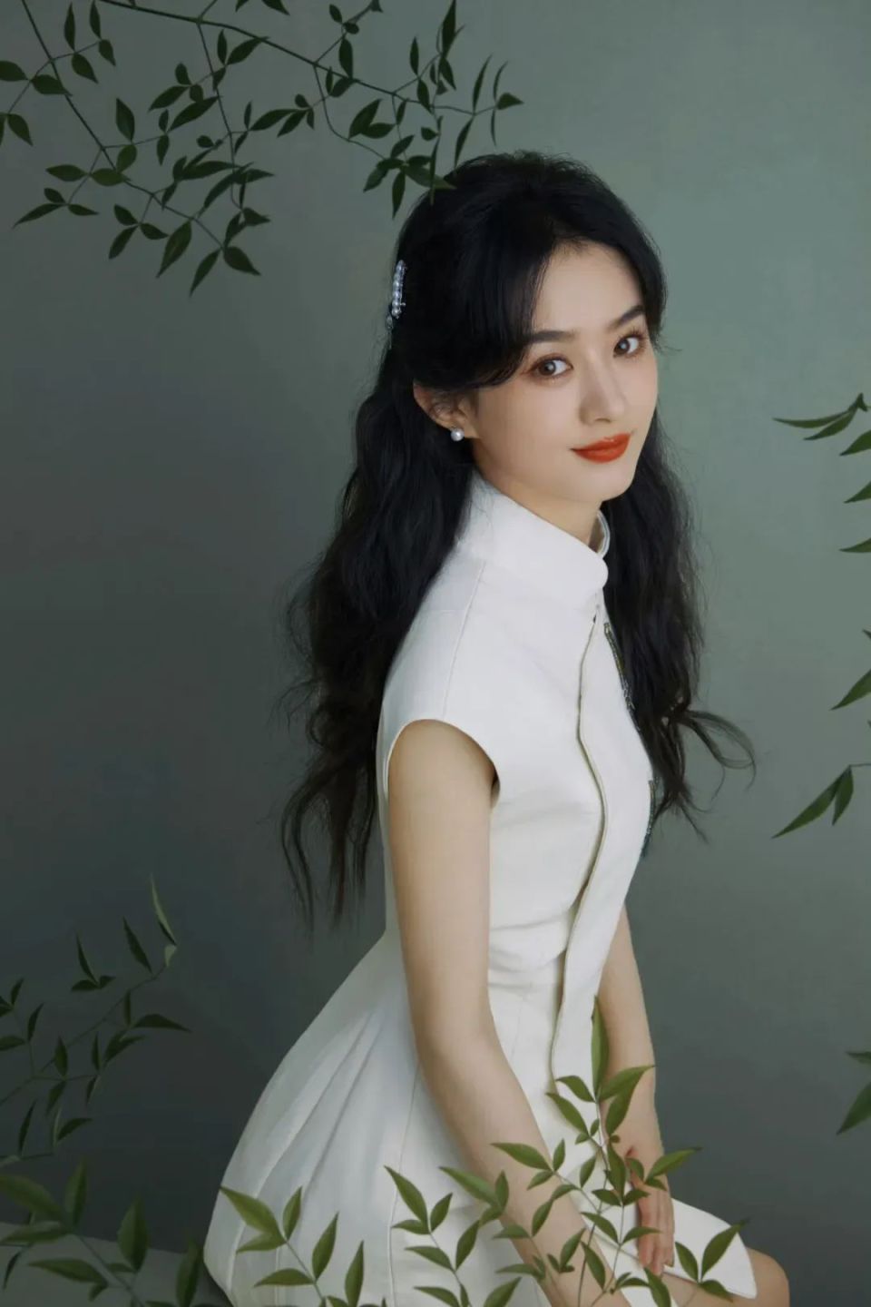 新中式发型的精髓,还得看杨紫的侧盘发!