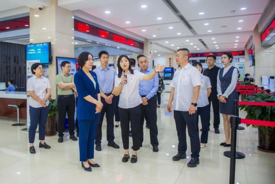 今日头条丨李慧在区行政审批服务管理局等部门调研督导重点工作