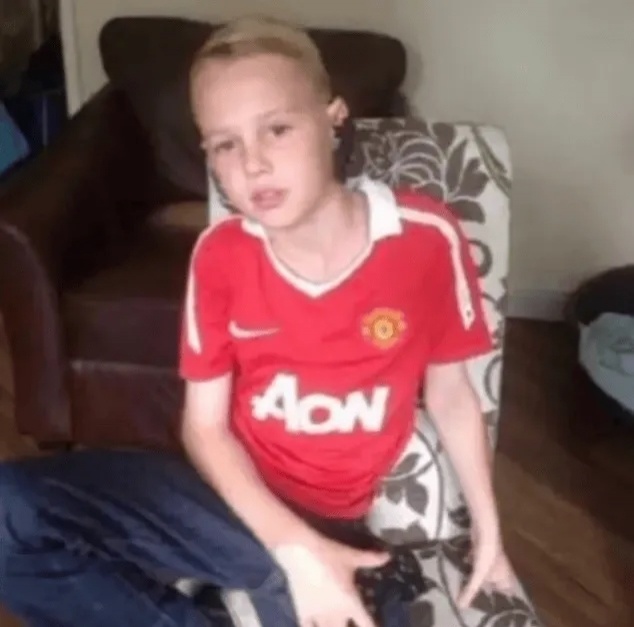 "赛后,帕尔默透露自己小时候曾是曼联球迷,偶像是鲁尼:"在成长的过程