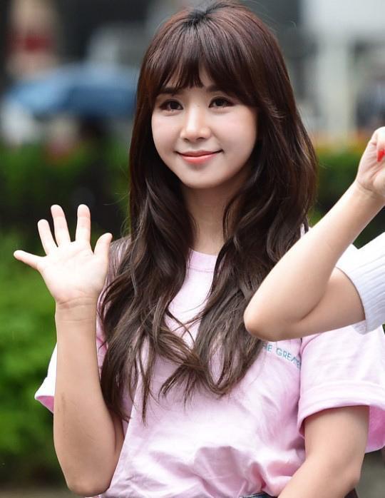 曹璐连续4次半登陆"浪姐"失败,17岁在北京买房,似