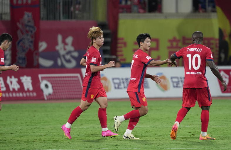 大连英博5连胜,重庆铜梁龙6轮不胜!忍心让蓉城再等一年吗?