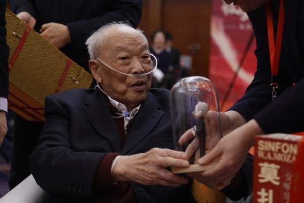 他是患者心中的真药神！王振义院士从医执教75周年座谈会今举行_腾讯新闻