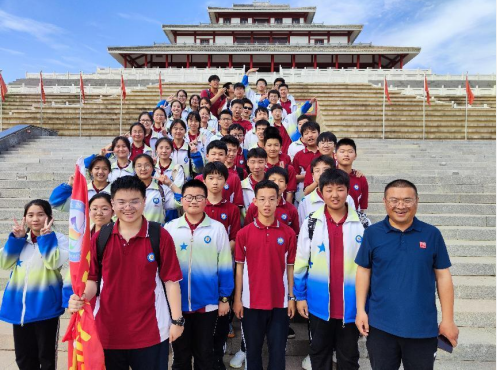 鹤壁市致远中学开展2023届毕业生远足拉练活动