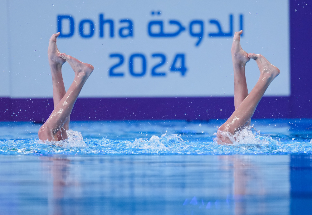 花样游泳——王柳懿/王芊懿获女子双人技术自选决赛冠军_腾讯新闻