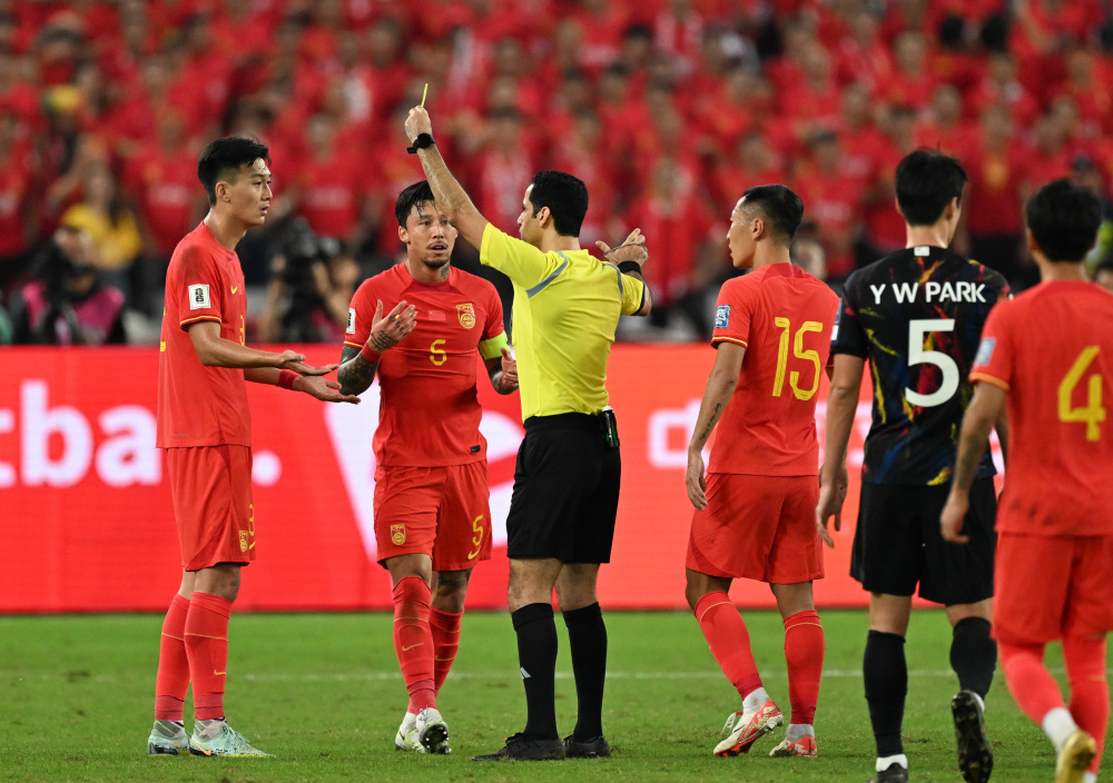 足球——世预赛:中国队对阵韩国队(9)