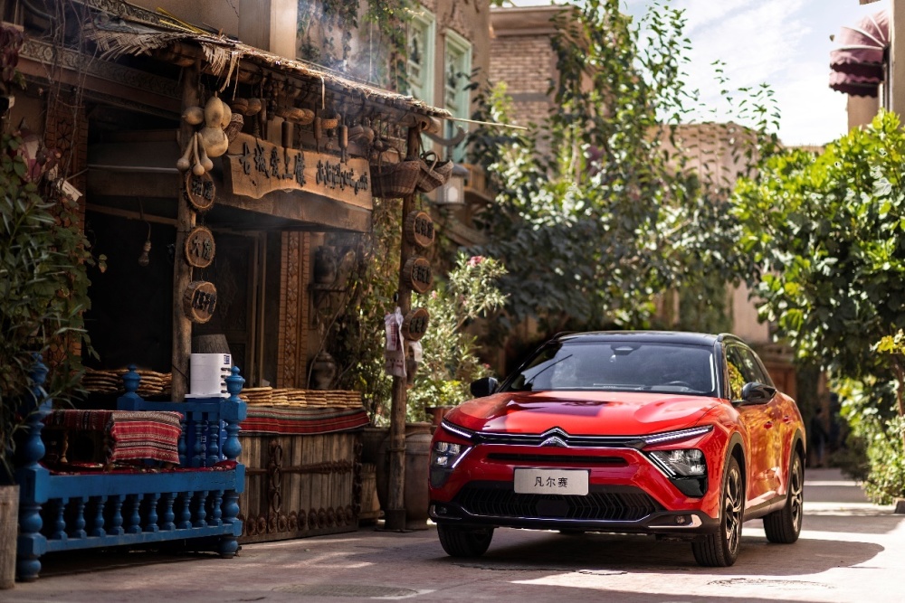 凡尔赛c5x新配色中国红满足你对法式圣诞节所有幻想