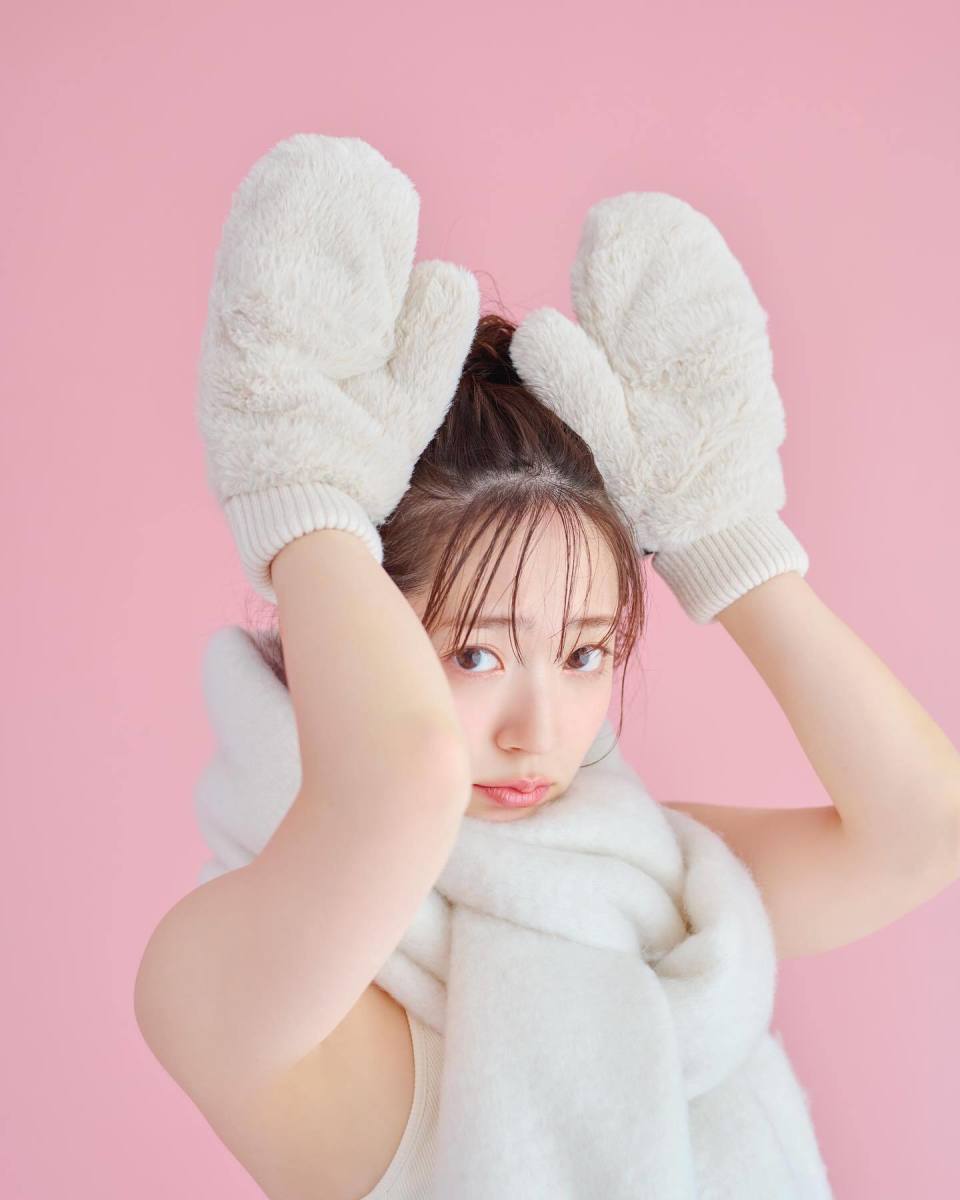 太可爱了田中碧女友铃木爱理抵达上海,用中文说谢谢感谢粉丝_腾讯新闻