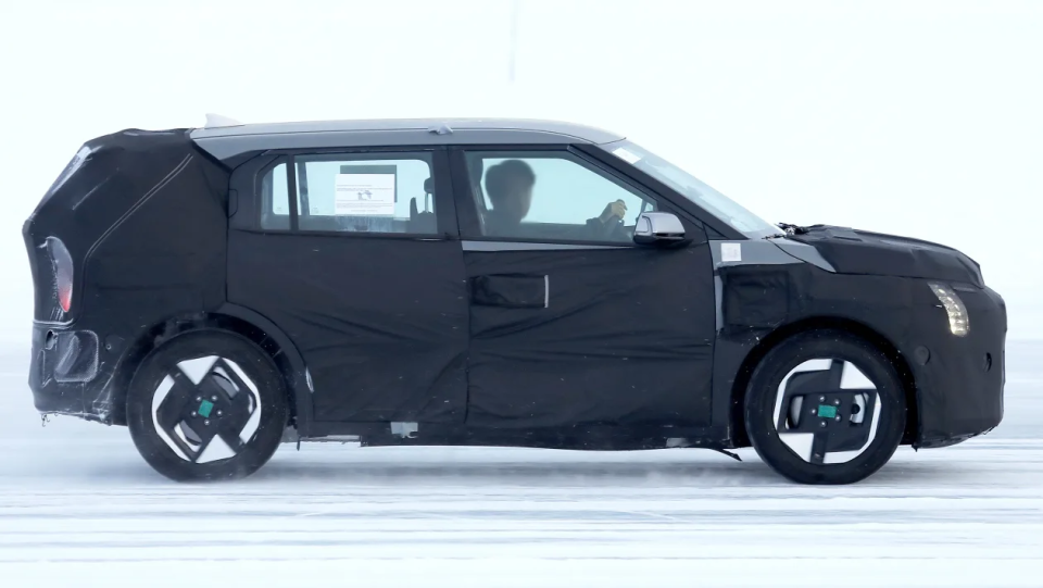 将于今年夏天首发,起亚ev3测试谍照曝光_腾讯新闻