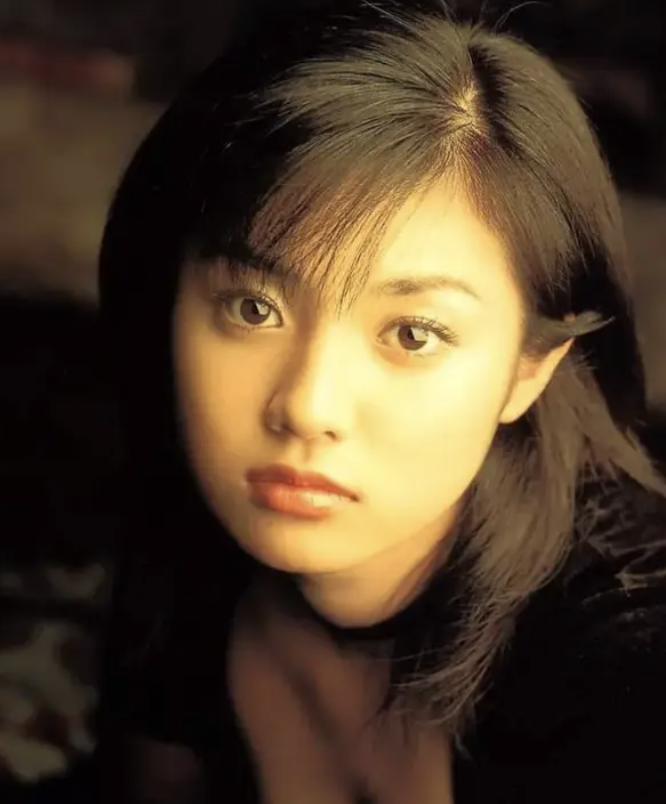 深田恭子疑将隐退?曾传出轨导演豪门梦碎,健康状态不佳事业停摆七个月