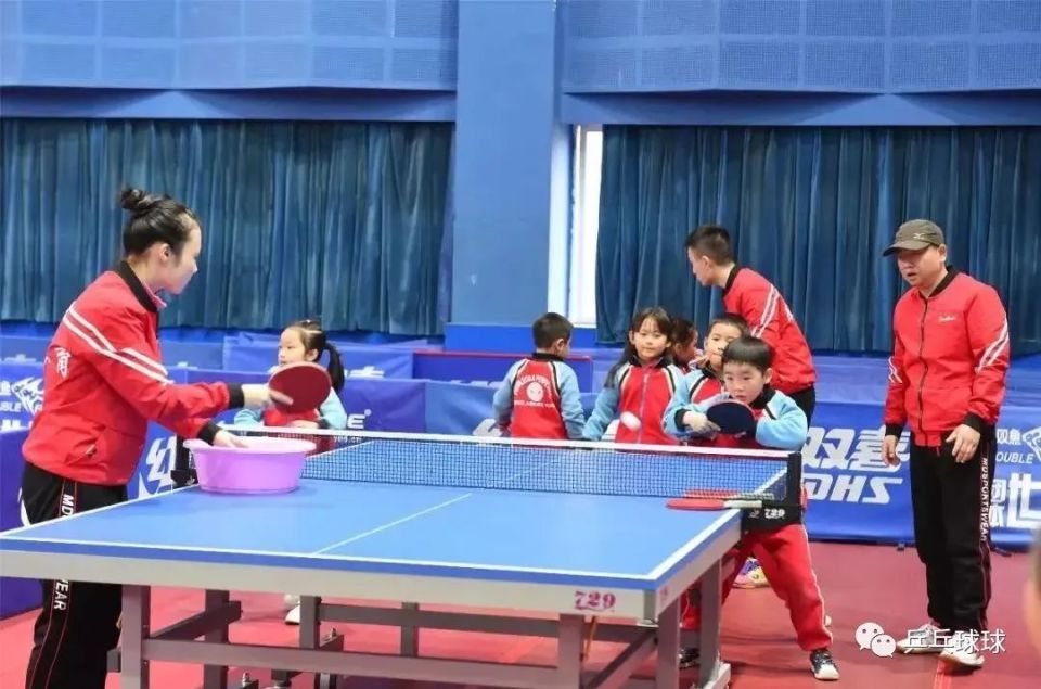 乒乓球是世界公认的高智商运动,能让孩子变聪明,保持身心健康
