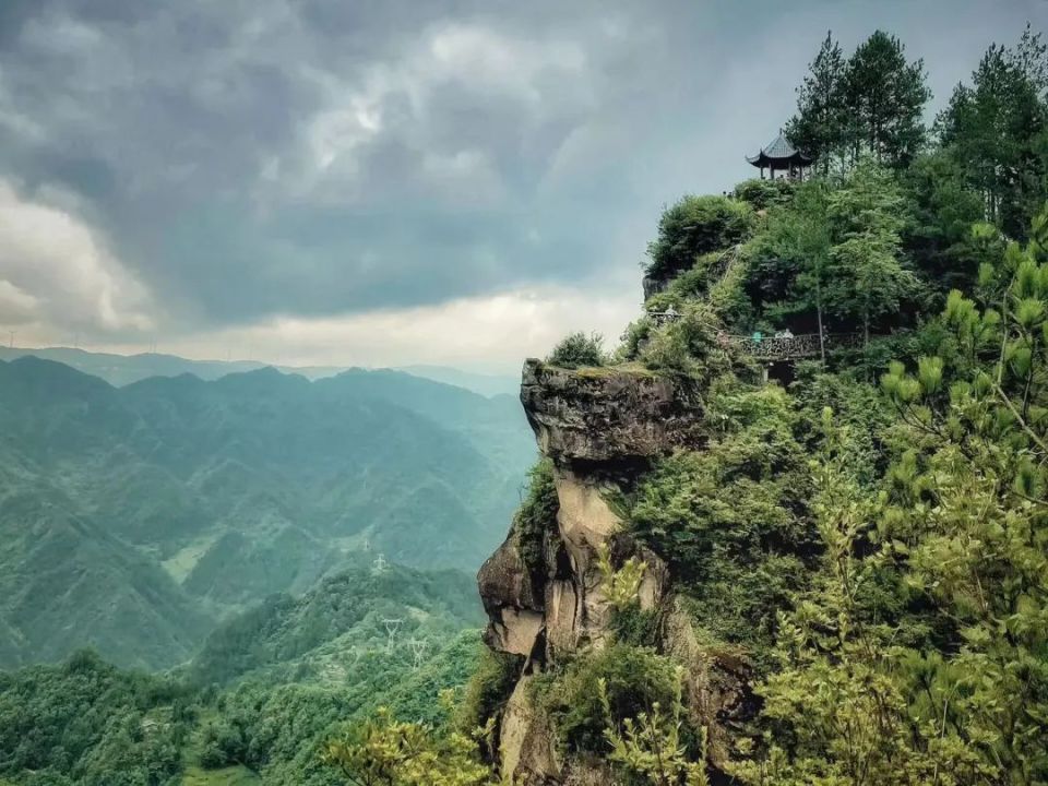 藏在恩施鲜为人知的避暑秘境,坐拥高山云海和地质奇观,只有1%的人知道