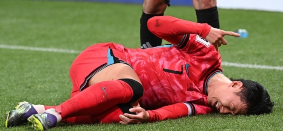 你也配?韩媒:踩倒孙兴慜,中国的"格斗足球"又做到了