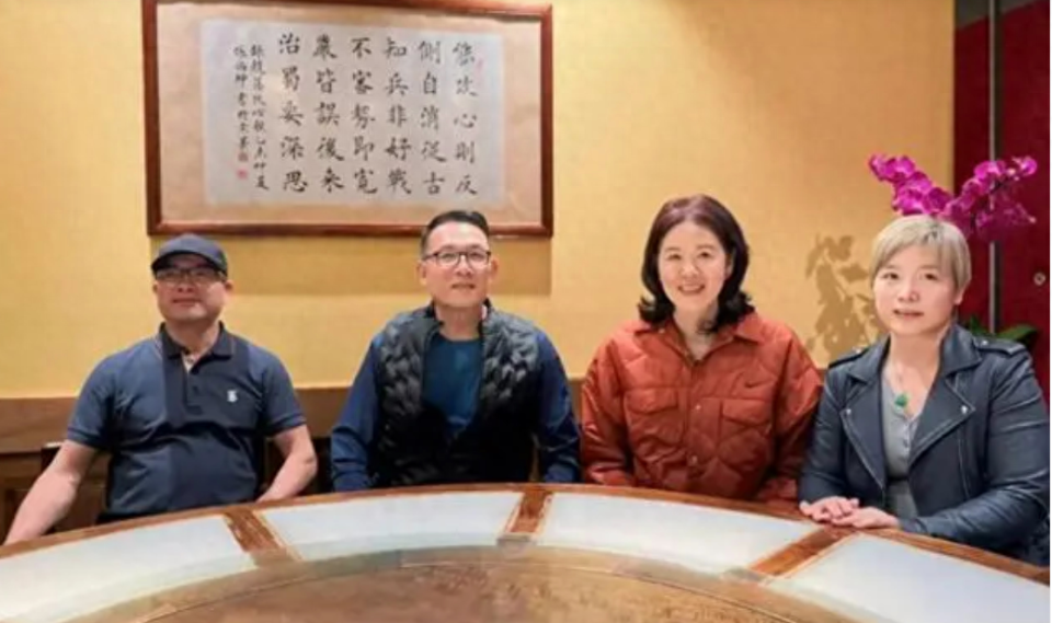 所付出的努力,绝非常人能够想象的到的,所以无论她们取得怎样的成绩