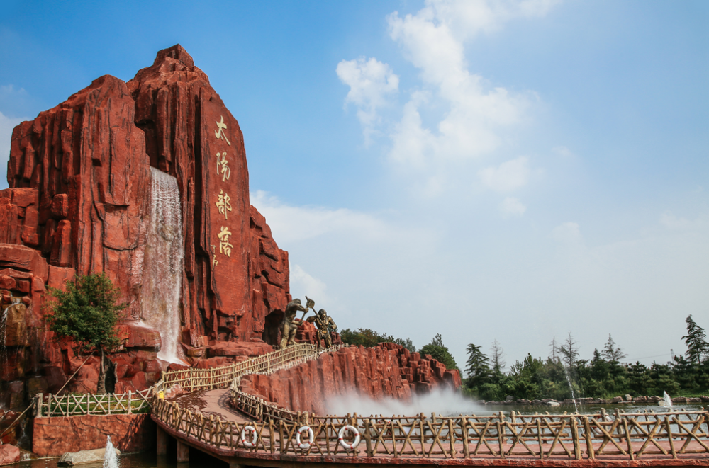 太阳部落景区以大汶口文化为主线,以情景体验的形式,将史前文化和游乐