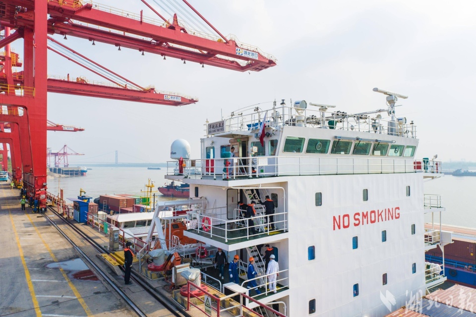 武汉港口岸一季度出入境船舶同比增长150