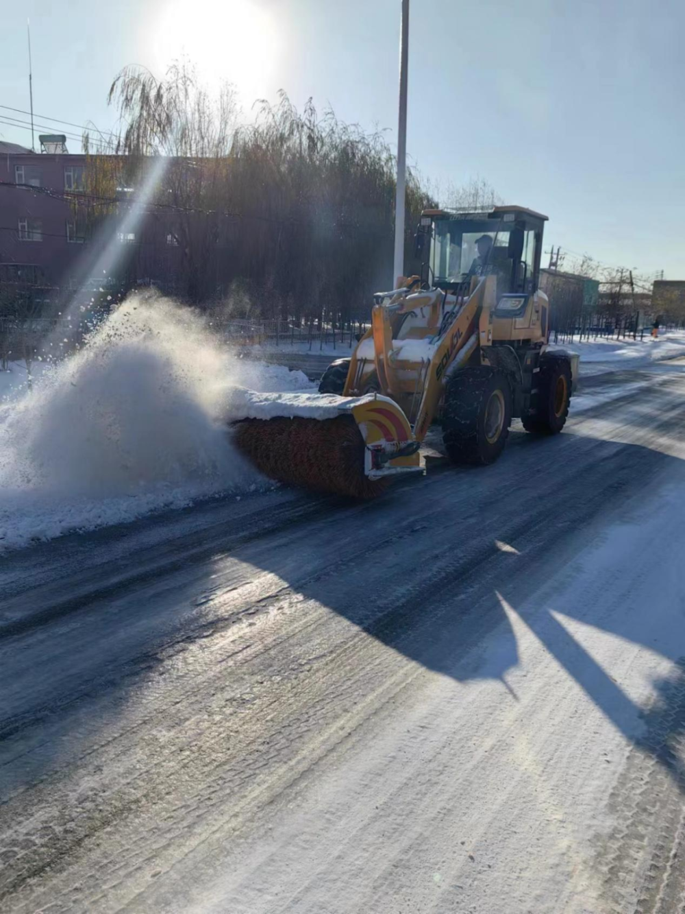 以雪为令除冰清雪保畅通