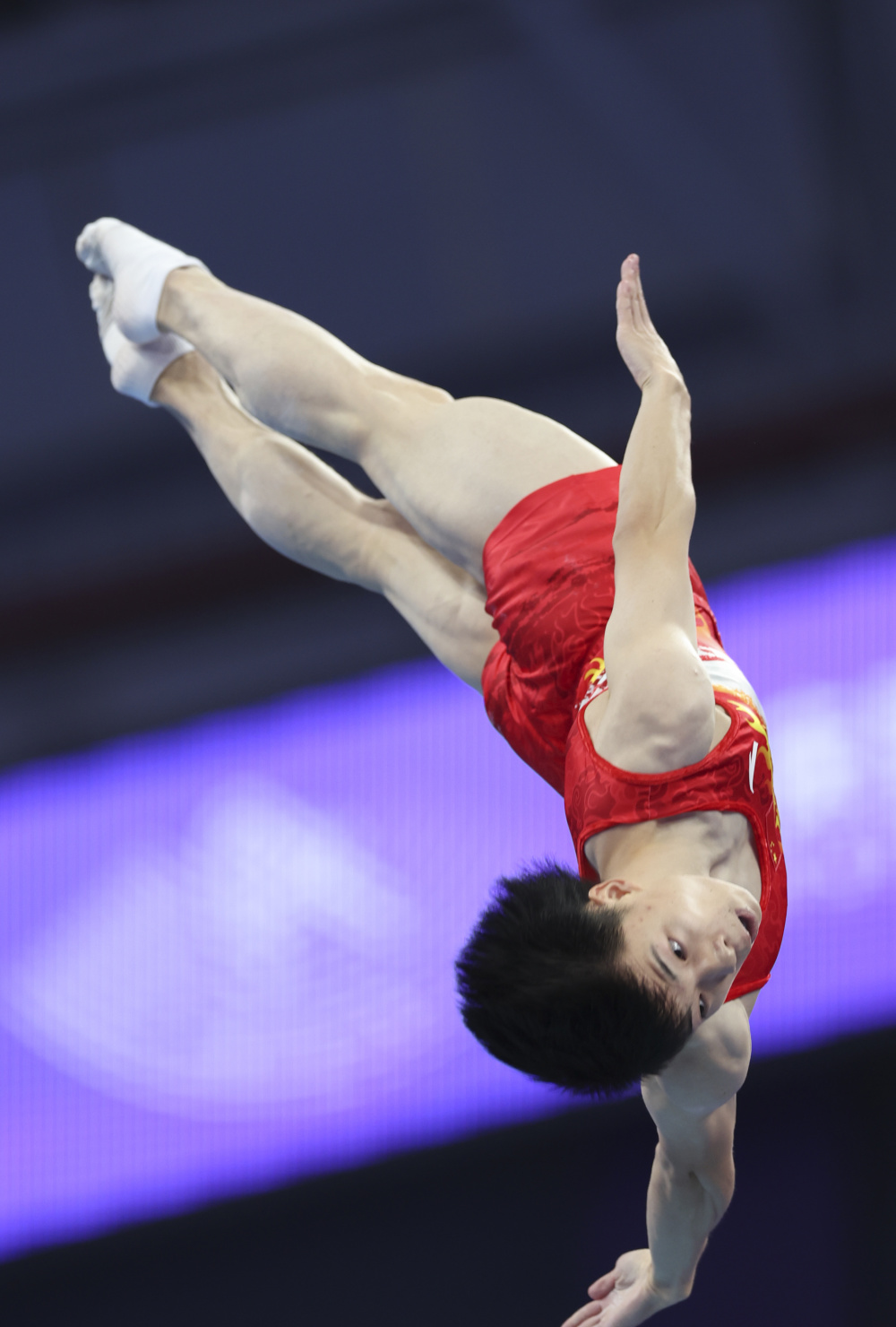 蹦床男子决赛中国选手严浪宇夺冠