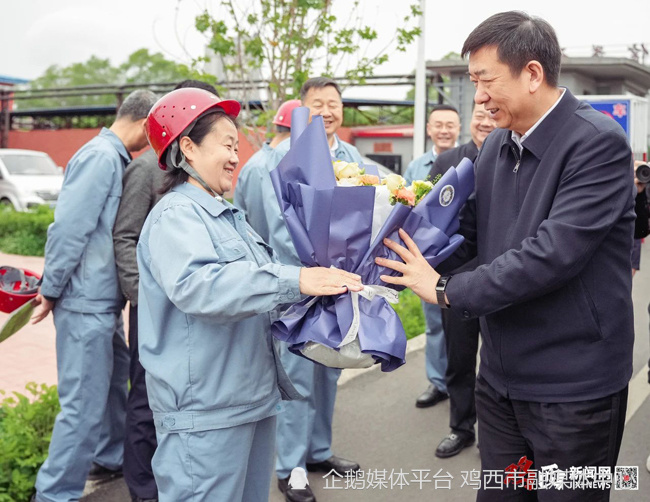 孙成坤在走访慰问科技工作者代表时强调 深化科技体制改革 营造良好