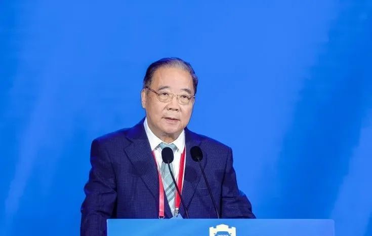 付于武:实际上,传统汽车企业电动化转型,我比较关注的是广汽埃安和