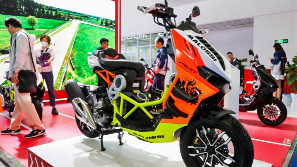 意塔杰特dragster 300全球最低价!意大利超模现场助阵!