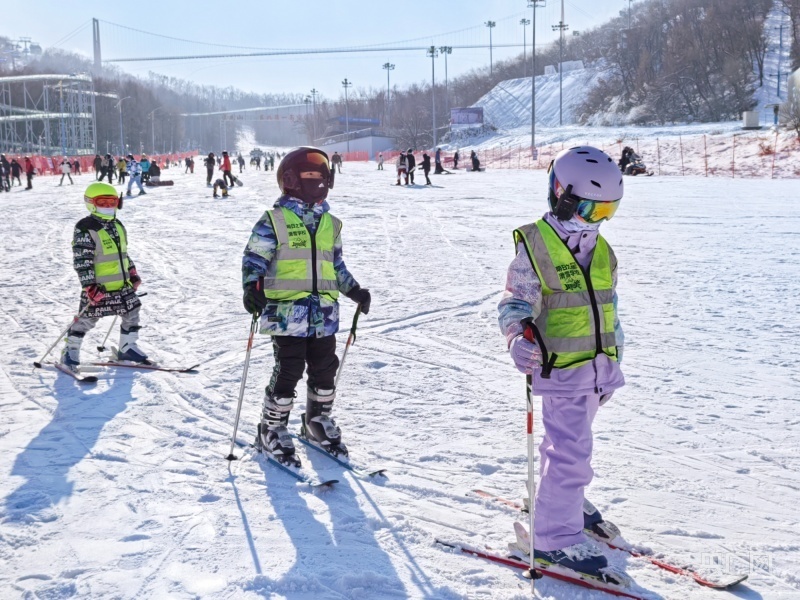 雪花舞动心飞扬长春莲花山滑雪场开板啦