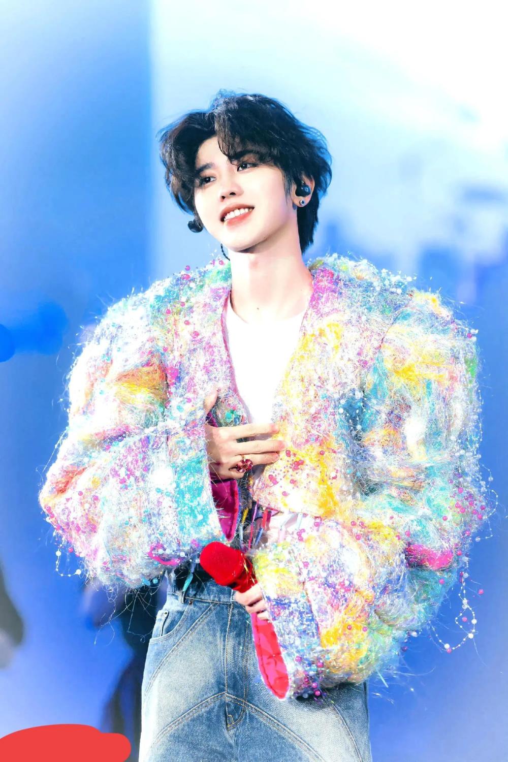 为蔡徐坤打胎的女生正脸曝光,容貌清秀,蔡妈妈曾把粉丝比成奴隶_腾讯