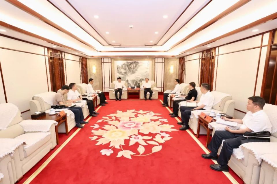 胡忠雄会见中国铁路成都局集团有限公司党委书记董事长冯定清一行