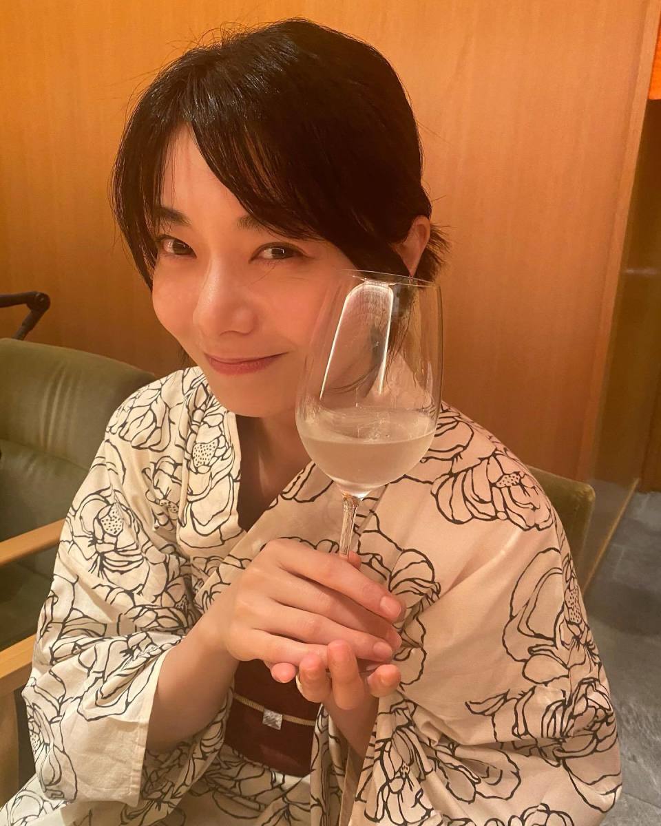 今天对阵中国男篮的比赛,森宽和同样来到现场,为主队以及丈夫助威.