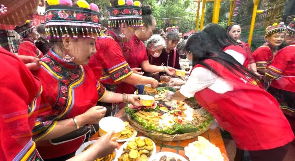 龙翔街道:端出"百家宴" 缔造温馨邻里情