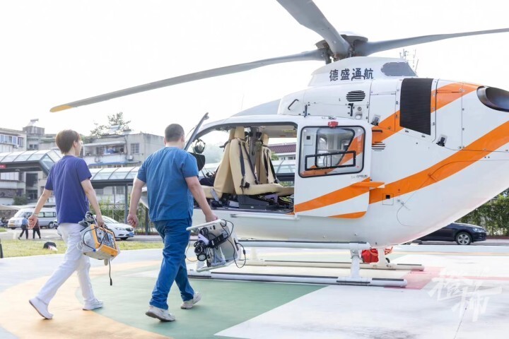 男子骑车时倒地病危,医疗救援直升机从庆元县送到丽水,个人支付3千元